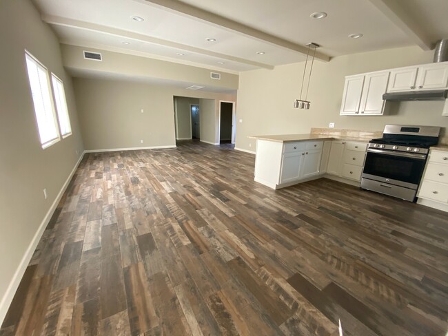Dining/Living Room - 427 W Gladstone St