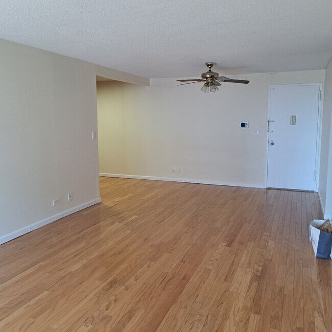 Sala de estar abierta - 2 Bay Club Dr