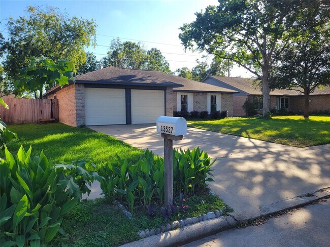 Building Photo - 13527 Tara Oak Dr