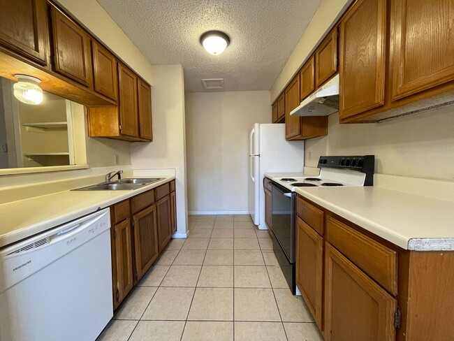 Foto del edificio - 1701 Cedarview Cir