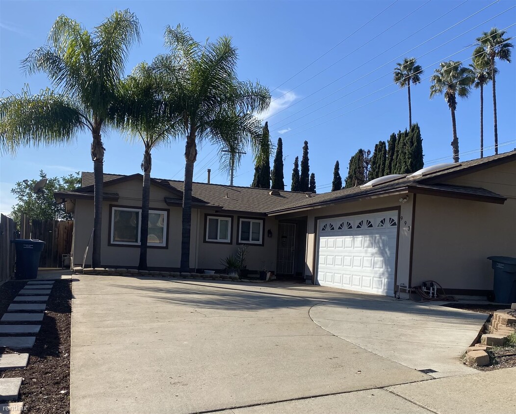 Primary Photo - 3 br, 2 bath House - 993 Mills Street