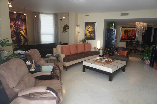 Building Photo - 808 Brickell Key Dr