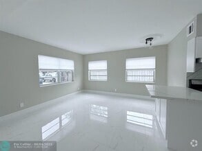 Building Photo - 2725 Middle River Dr