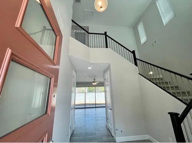 Building Photo - 628 W Derringer Way