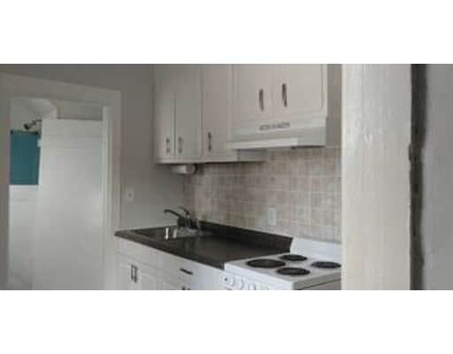 Building Photo - 24 Esty St