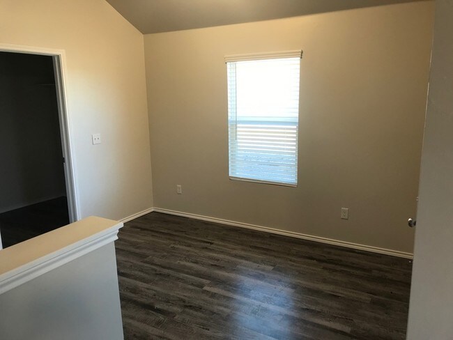 Building Photo - 2037 W Hunters Springs Way