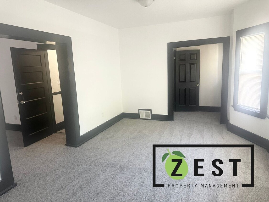 Foto principal - 652-654 E Philadelphia St