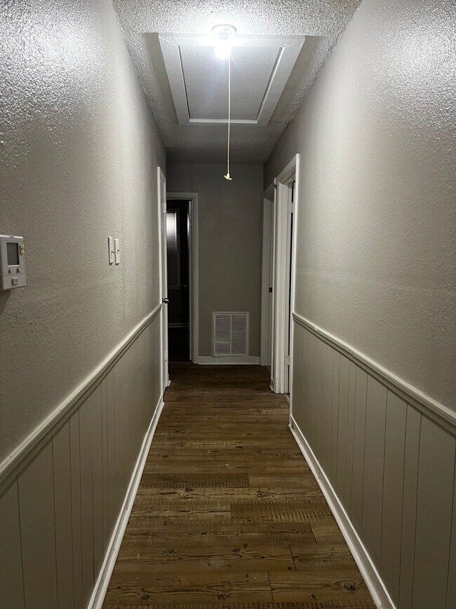 Building Photo - Charming 3BR Home – Open To Section 8