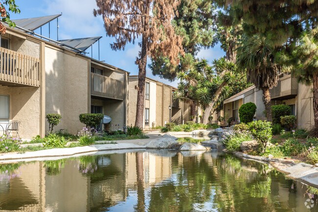 Building Photo - THE STREAMS