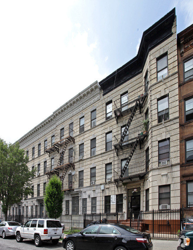 Building Photo - 753 Macdonough St