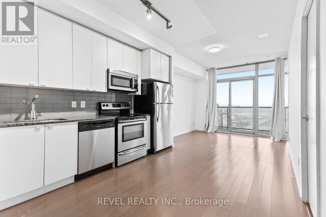 Photo du bâtiment - 105 The Queensway