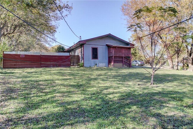 Foto del edificio - 2304 Thrasher Ln