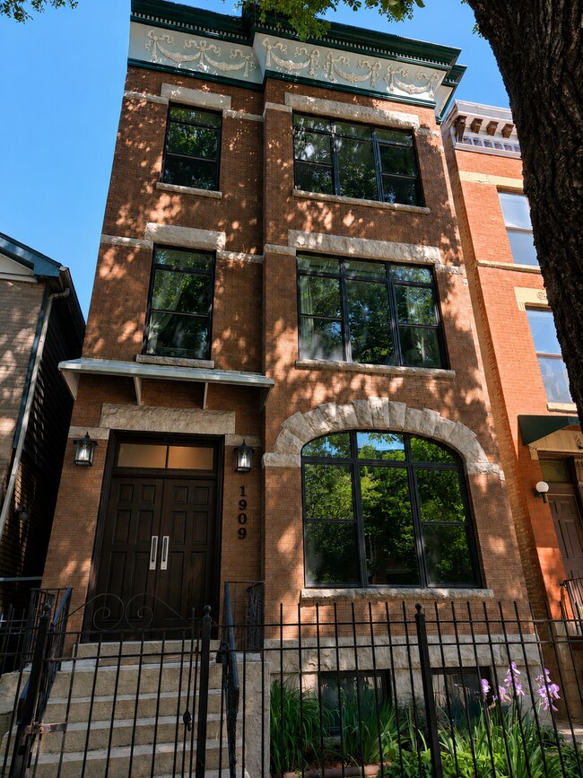 Foto del edificio - 1909 N Sheffield Ave
