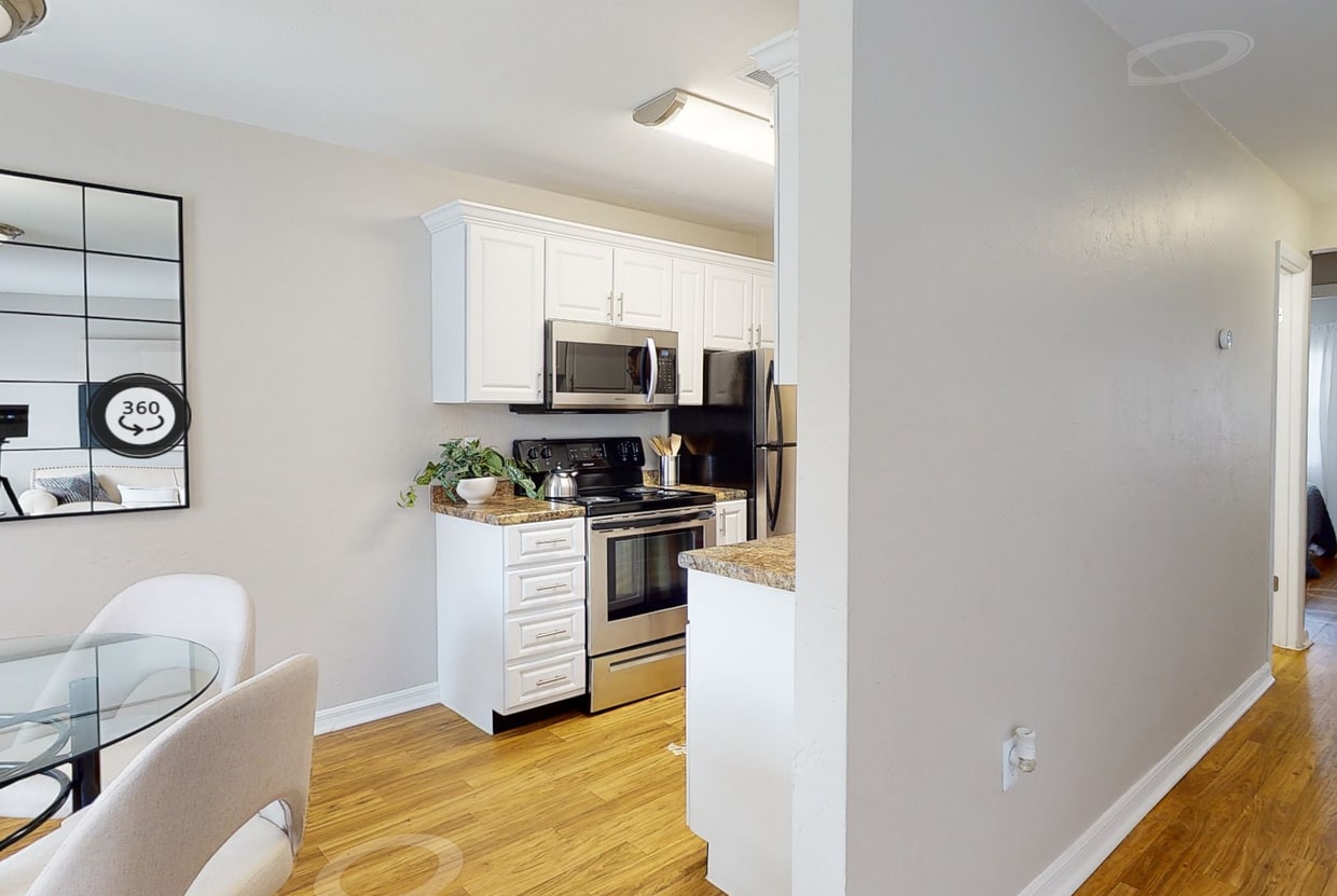 Photo - Ridgemar Commons Apartments