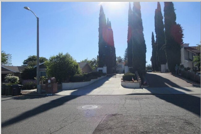 Building Photo - 948 Ettin Ave