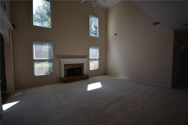 Building Photo - 4050 Breckenridge Ct