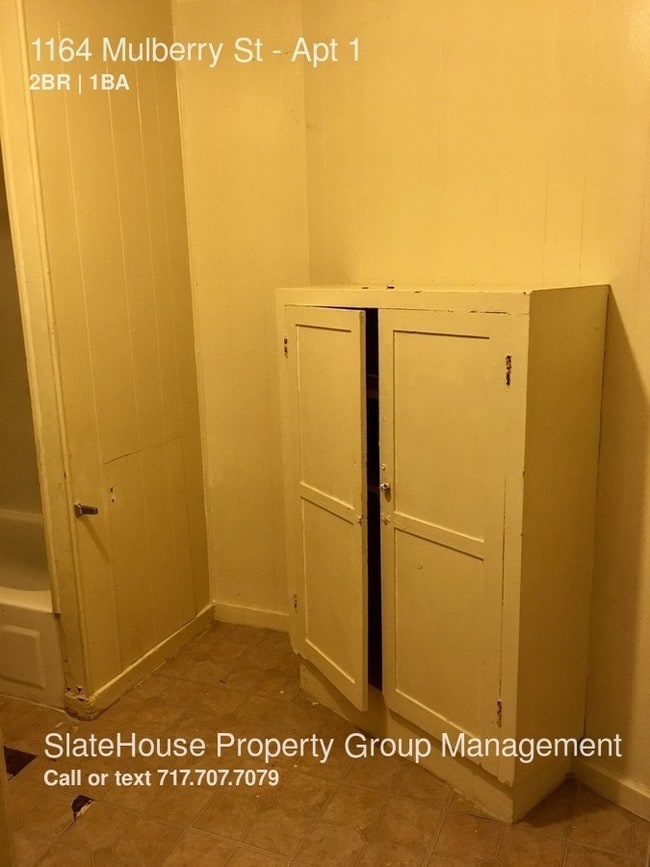 Building Photo - 2 Bedroom, First floor, Great location.