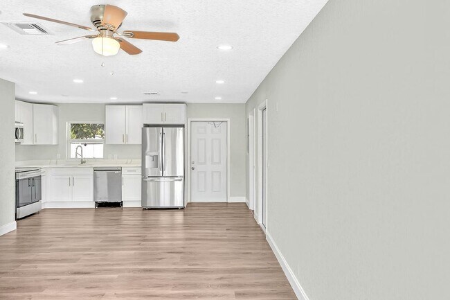 Foto del edificio - 2511 NW 1st St