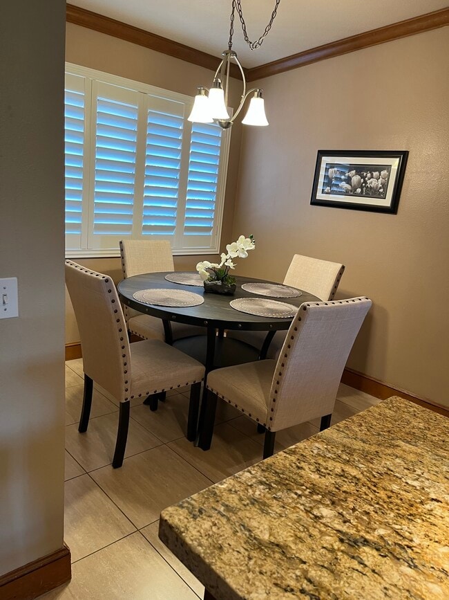 Building Photo - 8870 Villa La Jolla Dr