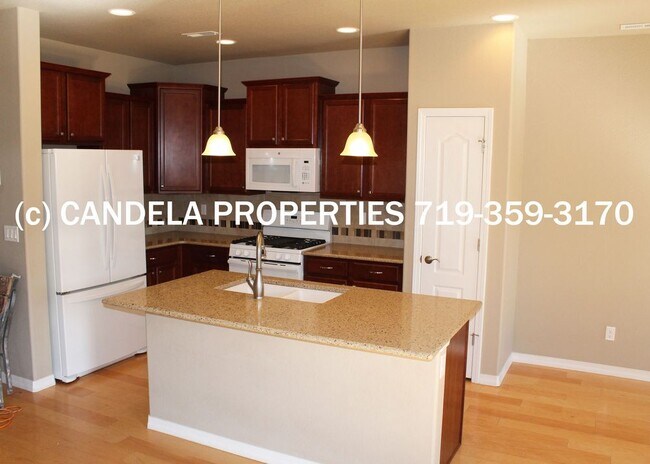 Building Photo - 3 BEDROOM IN GOLD HILL MESA