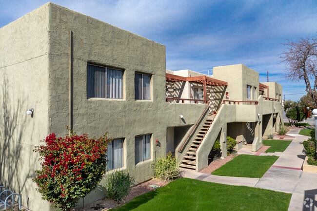 Photo - Zona Verde Apartments