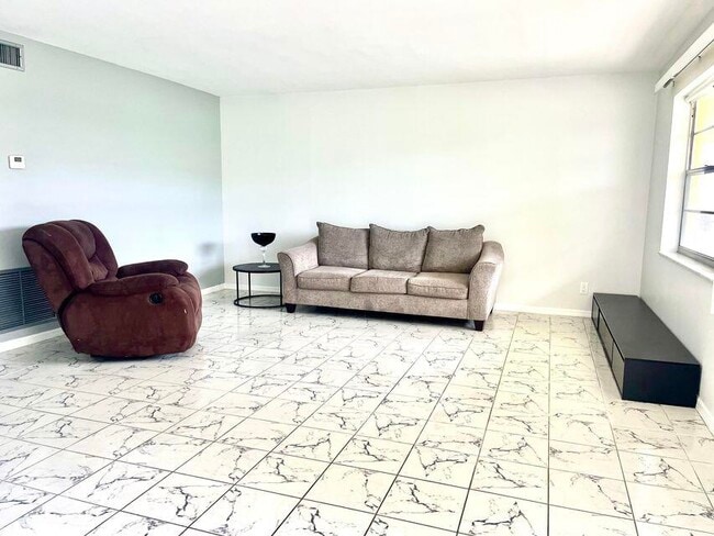 Foto del edificio - 216 N Federal Hwy