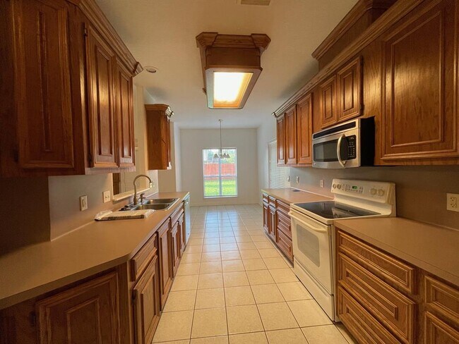 Building Photo - 1225 Sagebrush St