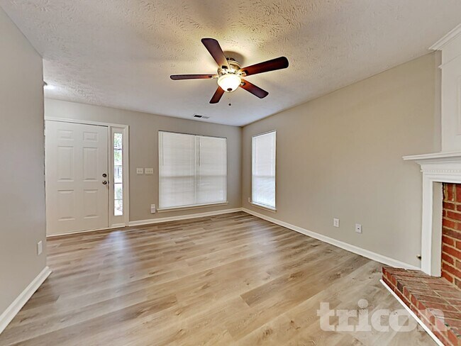 Foto del edificio - 915 Riley Farm Ln