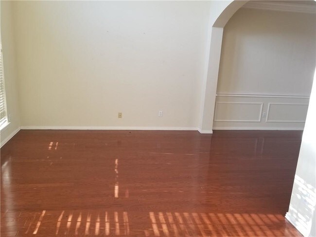 Building Photo - 9905 Cliffside Ct