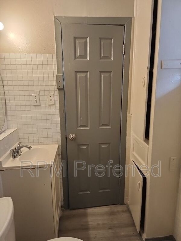 Building Photo - 3040 Golfcrest Blvd