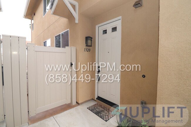 Building Photo - 3 Bedroom 2.5 Bathroom Townhouse in Ramona...
