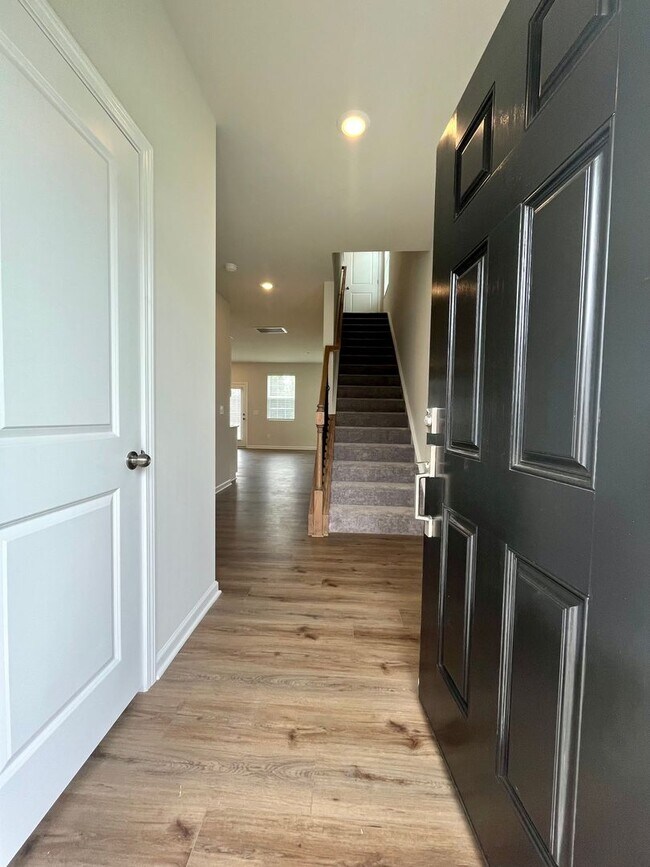 Foto del edificio - Brand New, 3 BR, 2.5 BA Townhome with Garage