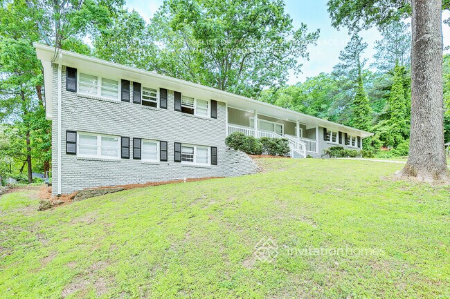 Building Photo - 2550 Greenwood Cir