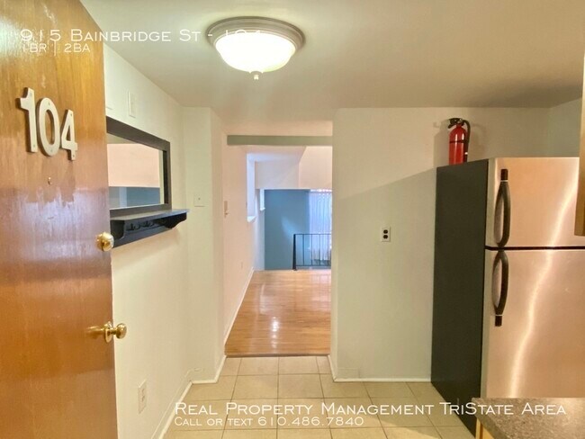 Foto del edificio - Tri level loft with parking