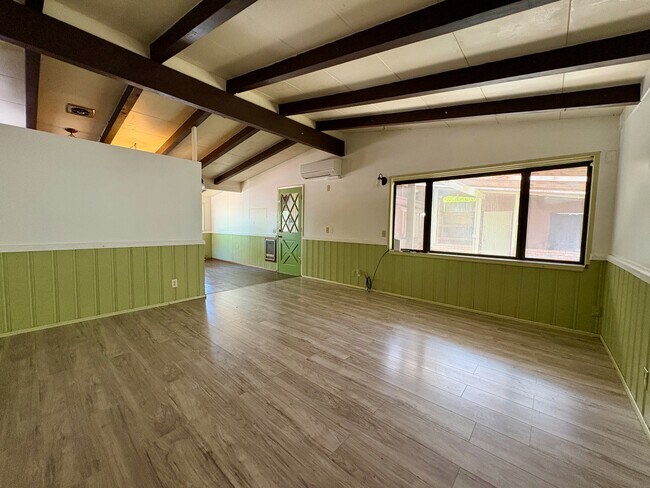 Building Photo - 855 W 24th Ave