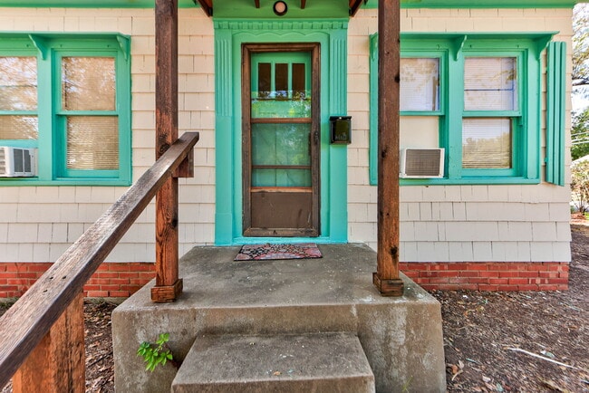 Building Photo - 1132 W Eufaula St