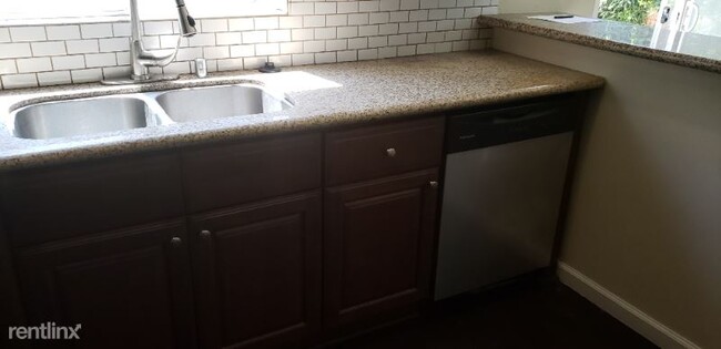 Building Photo - 3 br, 2.5 bath Townhome - 6150 Aldama St