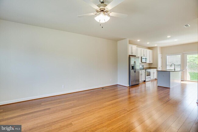 Foto del edificio - 20 Andrews Pl