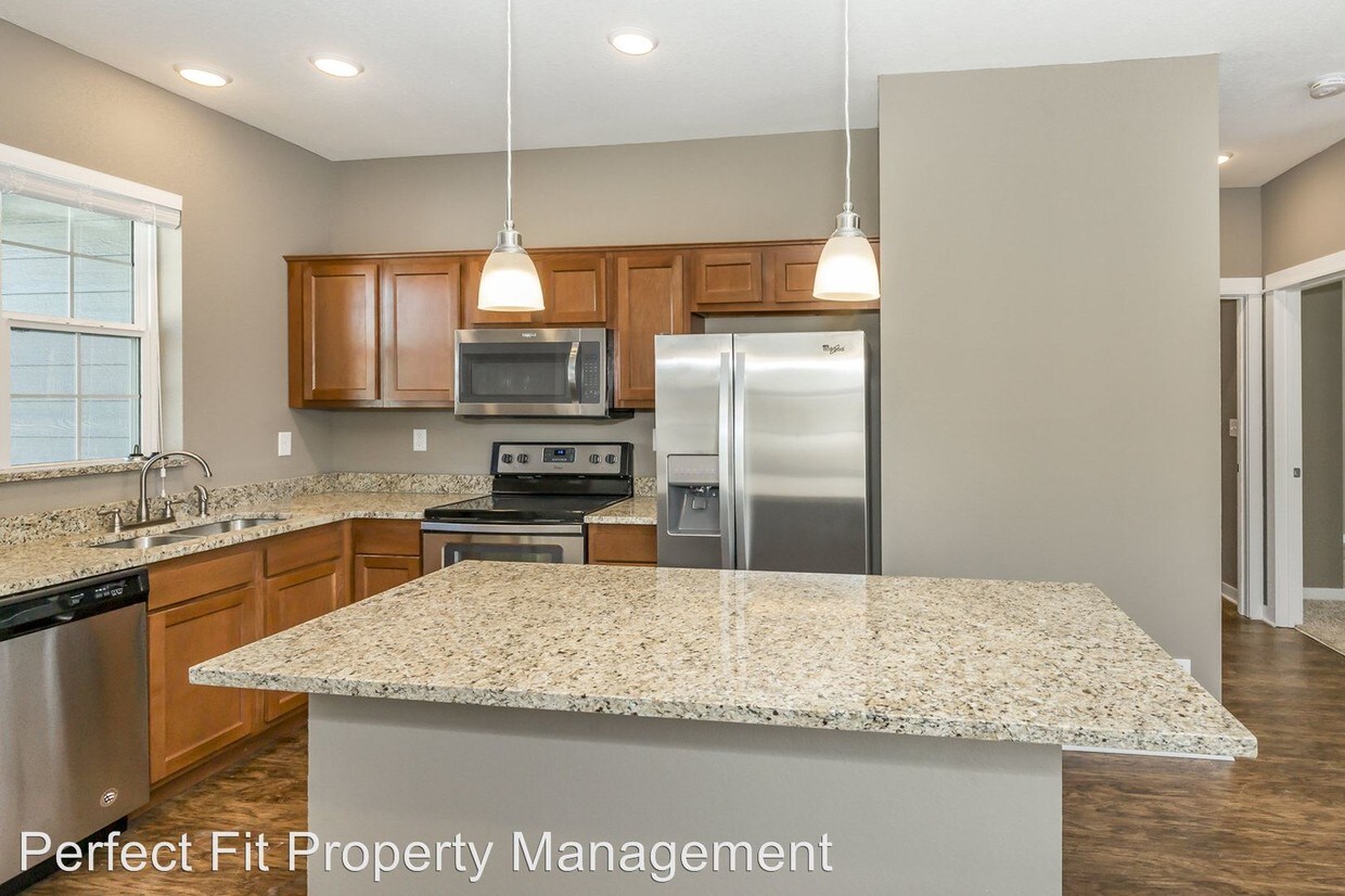 Foto principal - 2300 Stone Hawk Ct