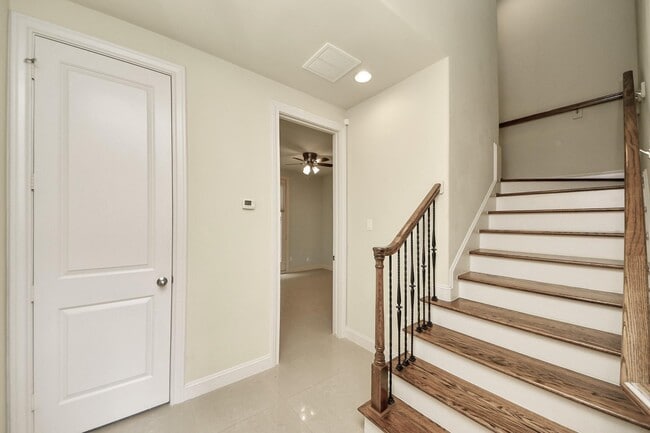 Building Photo - 5617 Kiam St