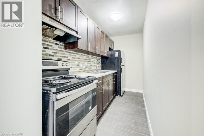 Photo du bâtiment - 317 Erb St. W