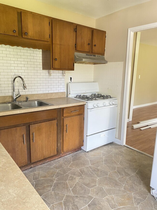 Building Photo - 1123 Anderson Dr