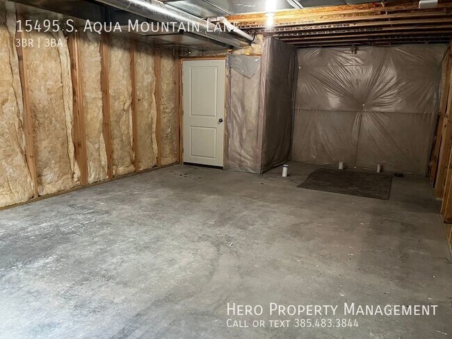 Foto del edificio - 15495 Aqua Mountain Ln