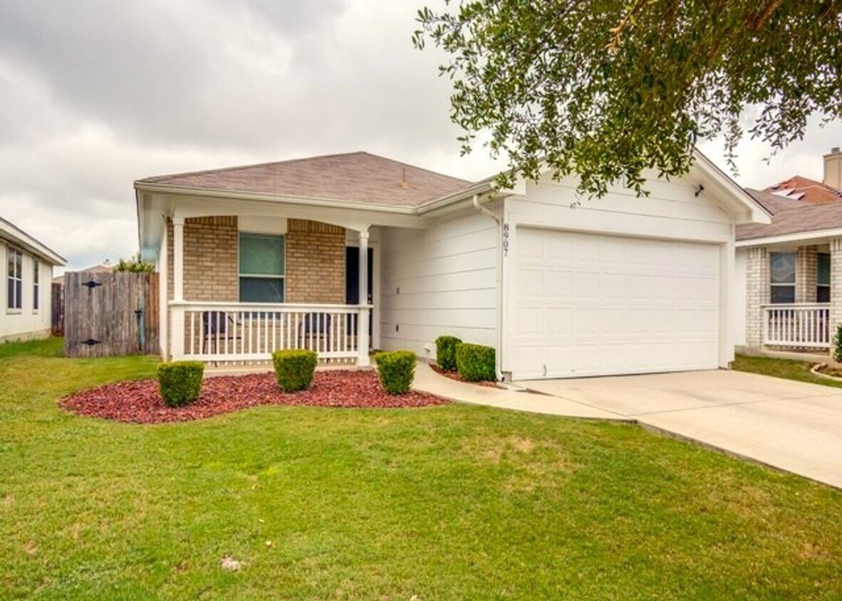 Primary Photo - Charming Home in Wildhorse Subdivision!