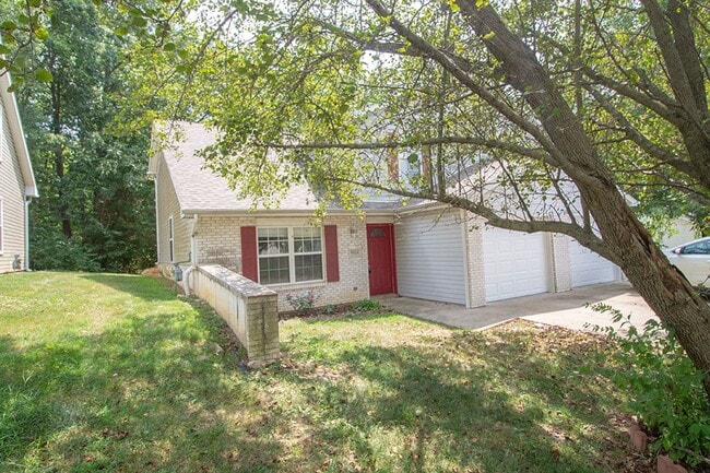 Foto del edificio - 5567-5569-5569 Pinehurst Ln