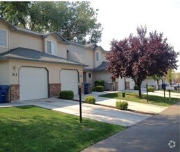 Building Photo - 1713 S Piney Creek Rd