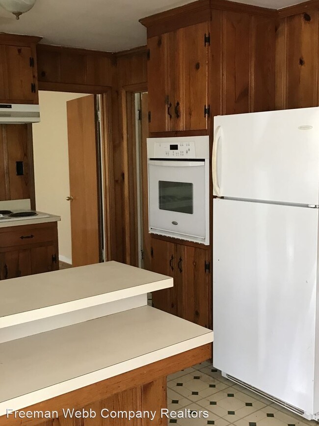 Building Photo - 3 br, 1.5 bath House - 757 Tempelton Dr.