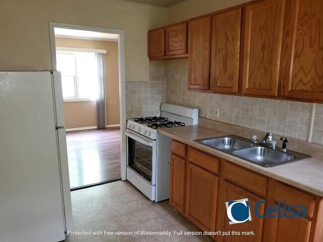 Building Photo - 1110 Roosevelt Dr