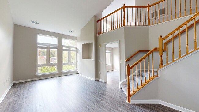 Interior Photo - 20 Lambourne