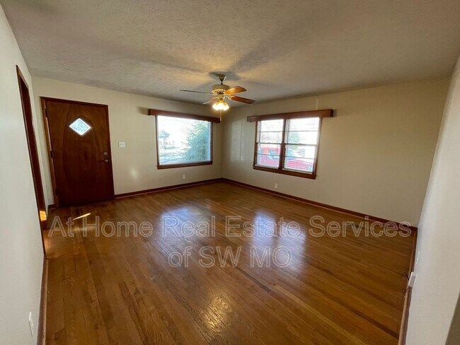 Foto del edificio - 1852 S Pickwick Ave